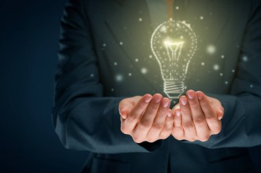 Yaratıcı şirket size yaratıcılıklarını ve fikirlerini verir. El ve grafik ampulü - fikrin sembolleri, yaratıcı düşünce, yenilikler ve zeka.