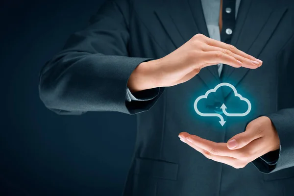 Concetto Sicurezza Del Cloud Computing Collegare Dispositivi Cloud Imprenditore Tecnologo — Foto Stock