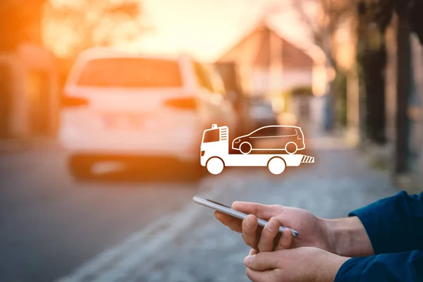 Suchhilfe Abschleppdienst Auf Dem Smartphone Person Mit Smartphone Der Hand — Stockfoto