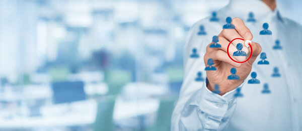 Сегментация маркетинга и лидер
