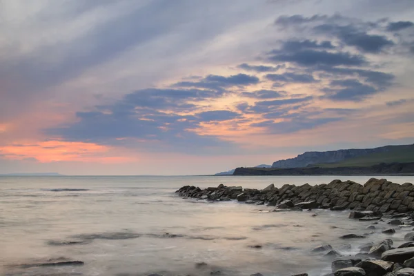 Kimmeridg kayalık şeridinin güzel günbatımı manzara resim — Stok fotoğraf