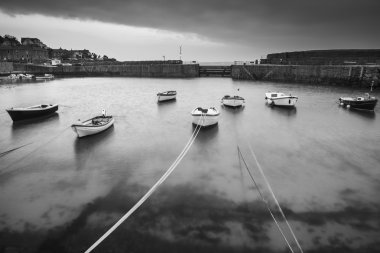 Siyah beyaz manzara görüntüsünü geleneksel İngiliz eski balıkçılı