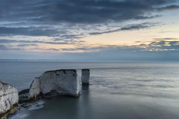 Beautiful cliff formation landscape during stunning sunrise — Stock Photo, Image