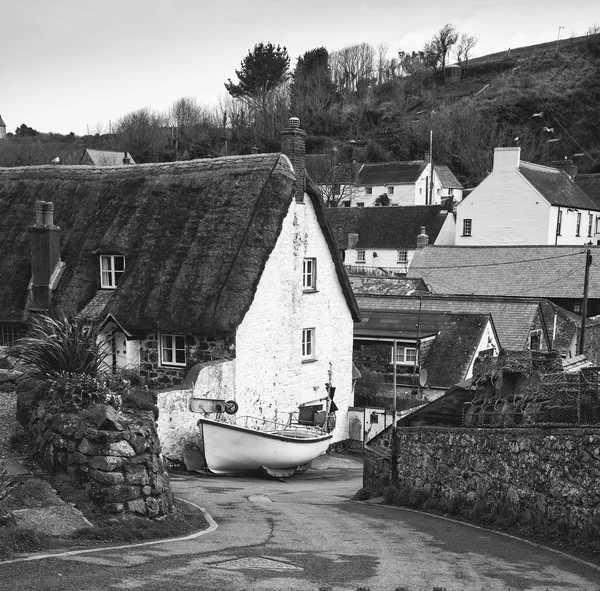 Zwart-wit beeld van het landschap van de traditionele Engelse oude VISSERIJACTIVITEITE — Stockfoto