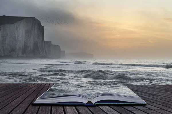 Belle brouillard dramatique Hiver lever de soleil Sept sœurs falaises lan — Photo