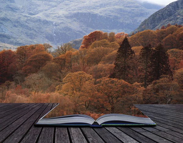 Stunning Autumn Fall color landscape of Lake District in Cumbria — Stock Photo, Image