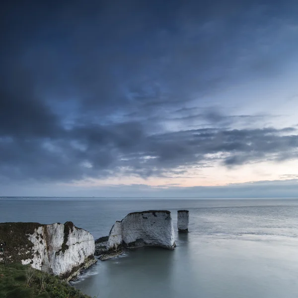 Hermoso paisaje de salida del sol sobre Old Harry Rocks en Dorset —  Fotos de Stock