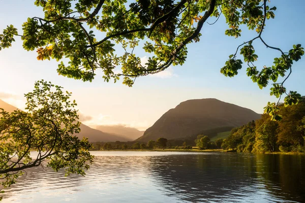 Lovely Sunrise Landscape Image Looking Loweswater Wonderful Light Grasmoor Mellbreak — Stock Photo, Image