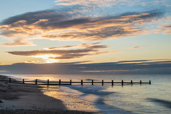 Impressionante Nascer Sol Vibrante Sobre Paisagem Praia Costa Sul Inglês — Fotografia de Stock