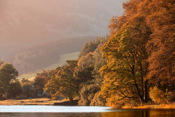 Imagem Encantadora Paisagem Nascer Sol Olhando Longo Loweswater Para Luz — Fotografia de Stock