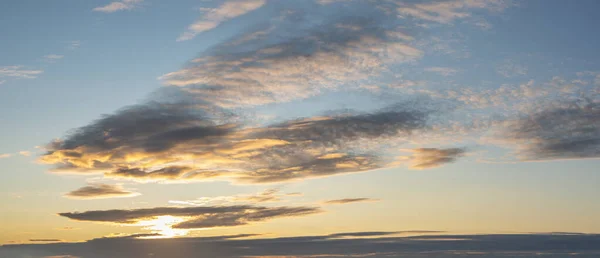 Krásné Barevné Pulzující Východ Slunce Obloha Pro Použití Jako Kompozitní — Stock fotografie