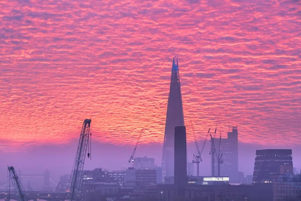 Epische Zonsopgang Boven Skyline Van Londen Met Prachtige Hemelformaties Boven — Stockfoto