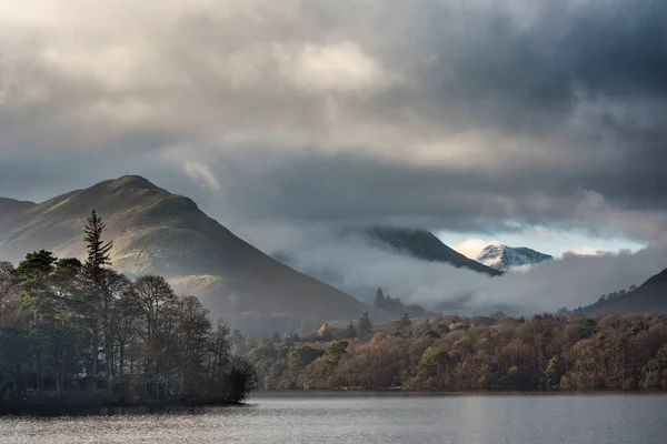 Immagine Epica Paesaggio Guardando Attraverso Derwentwater Nel Lake District Verso — Foto Stock