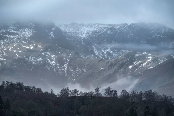 Fantastisk Landskapsbild Utsikten Från Elterwater Över Mot Langdale Pikes Bergskedja — Stockfoto