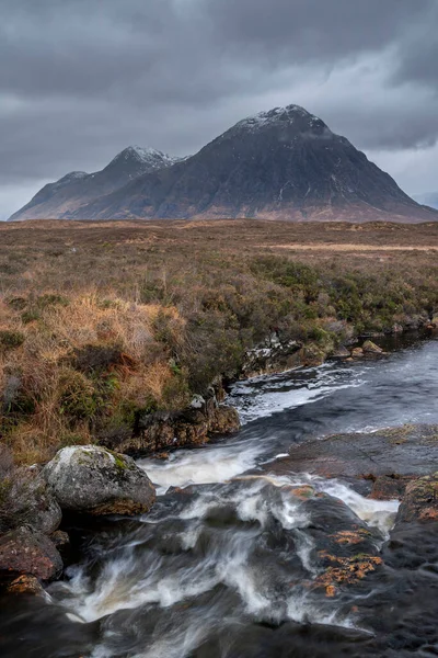 Imagen Dramática Épica Del Paisaje Buachaille Etive Mor River Etive — Foto de Stock