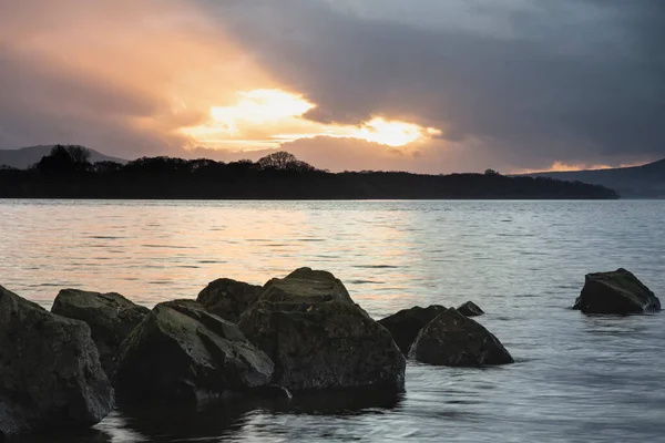 Majestosa Imagem Paisagística Baía Milarrochy Loch Lomond Nas Terras Altas — Fotografia de Stock