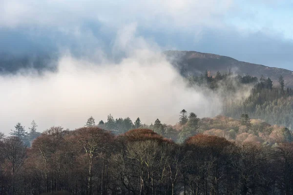 Epicki Obraz Krajobrazu Patrząc Przez Derwentwater Lake District Kierunku Catbells — Zdjęcie stockowe