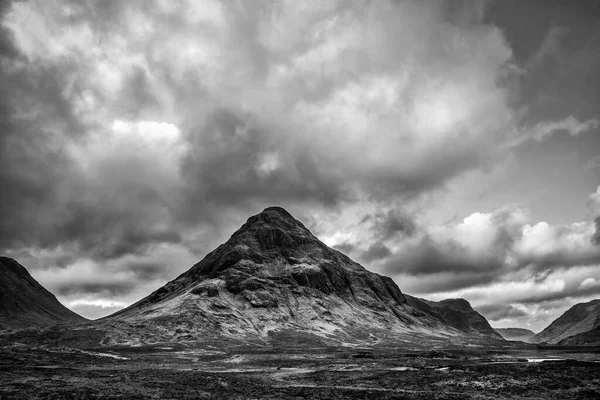 Oszałamiający Czarno Biały Widok Krajobraz Dół Glencoe Valley Szkockich Wyżynach — Zdjęcie stockowe