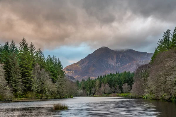 Schöne Landschaftsaufnahme Von Glencoe Lochan Mit Pap Glencoe Der Ferne — Stockfoto