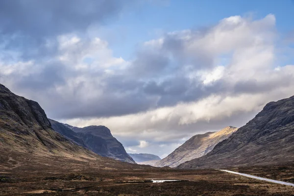 Fantastisk Utsikt Över Landskapet Ner Glencoe Valley Skotska Höglandet Med — Stockfoto