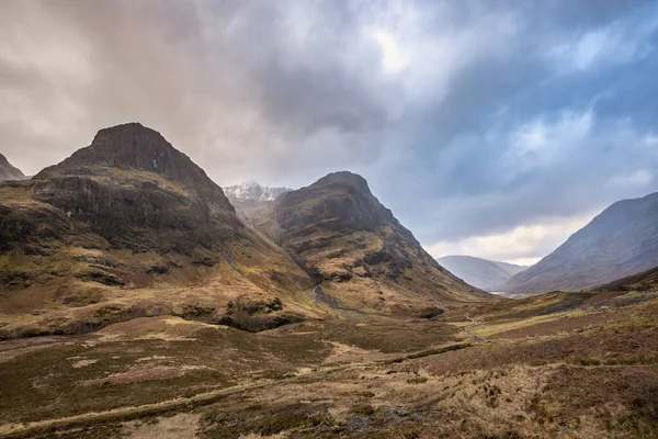 Epicki Dramatyczny Krajobraz Trzech Sióstr Glencoe Szkockich Górach Mokry Zimowy — Zdjęcie stockowe