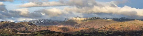 Epic Vista Panorámica Del Paisaje Invierno Desde Holme Fell Lake — Foto de Stock