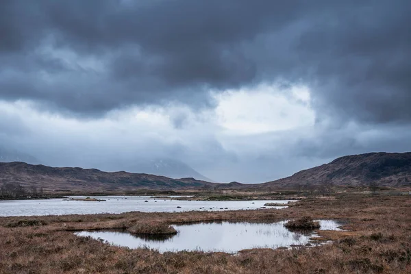 Epicki Obraz Krajobrazu Loch Rannoch Moor Szkockich Wyżynach Zimowy Poranek — Zdjęcie stockowe