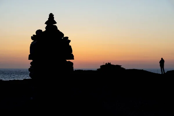 Imagem Bonita Paisagem Silhueta Pilha Rocha Zen Contra Pôr Sol — Fotografia de Stock