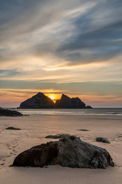 Lkbaharda Altın Hojur Günbatımında Ngiltere Cornwall Daki Holywell Körfezi Plajının — Stok fotoğraf