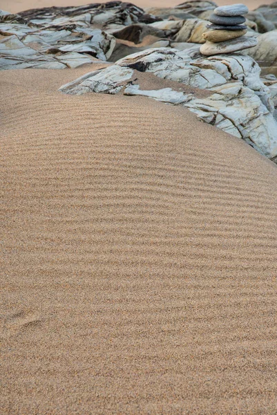 Необычное Пейзажное Изображение Дающее Абстрактный Вид Мелкомасштабных Скал Пляже Виде — стоковое фото