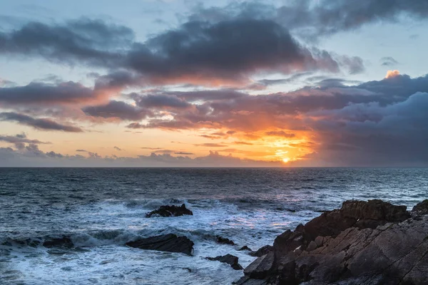 Hermosa Imagen Paisaje Hartland Quay Devon Inglaterra Durinbg Moody Puesta — Foto de Stock