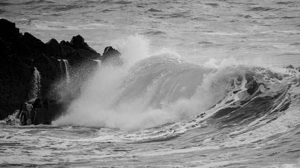 Ошеломляющее Мрачное Тонированное Изображение Морской Волны Атлантическом Океане Девоне Англия — стоковое фото