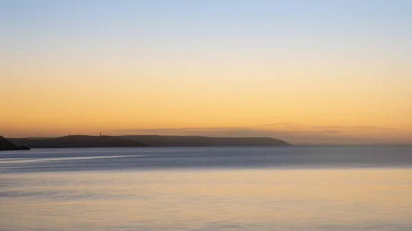 Ngiltere Nin Cornwall Kıyısındaki Pentewan Kumları Nda Yaz Gündoğumu Üzerinde — Stok fotoğraf