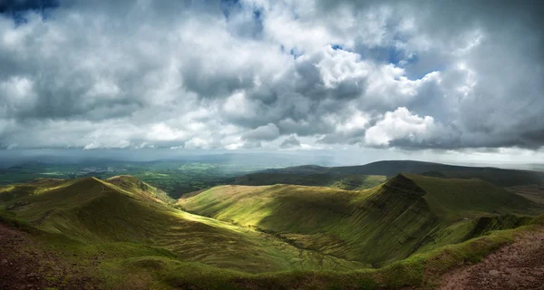 Panorama landscape image of view from peak of Pen-y-fan in Breco — Stock Photo, Image