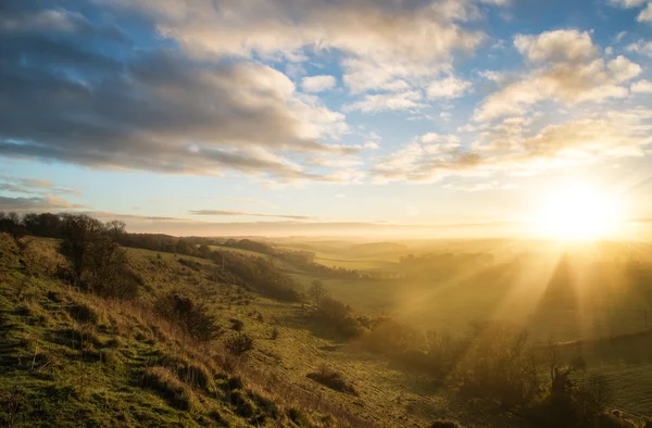 Impressionante Outono nascer do sol sobre paisagem rural — Fotografia de Stock