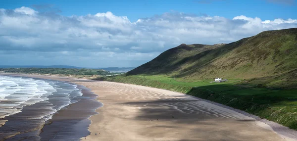 Panorama paesaggio Rhosilli Bay spiaggia in Galles il giorno d'estate — Foto Stock