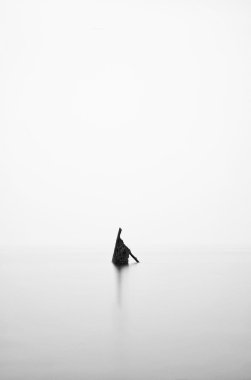 batık harap wh ve deniz siyah minimalist peyzaj görüntüsü