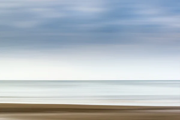 Efeito de borrão movimento paisagem praia no verão — Fotografia de Stock