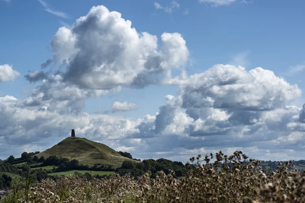 Gyönyörű kilátás a glastonbury tor nyári napon — Stock Fotó