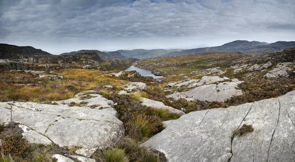 Höstens liggande bild från bergen ser över landsbygden — Stockfoto