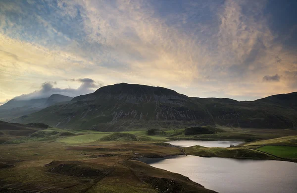 Stunning Summer dawn over mountain range with lake and beautiful — Stock Photo, Image