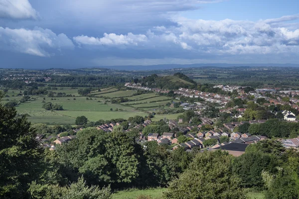 Tetején a Glastonbury Tor a Glastonbury városra néző kilátás — Stock Fotó