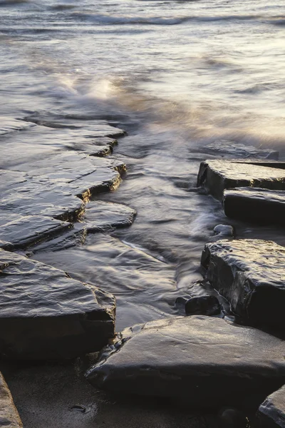 Prachtige levendige zonsondergang over Kimmeridge Bay Jurassic Coast Engl — Stockfoto