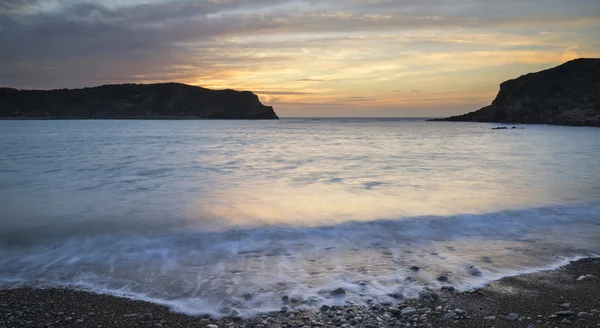 Splendido paesaggio vibrante alba sopra Lulworth Cove Giurassico C — Foto Stock