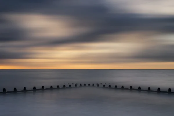 美丽的长时间曝光活力概念形象的海洋在日落 — 图库照片