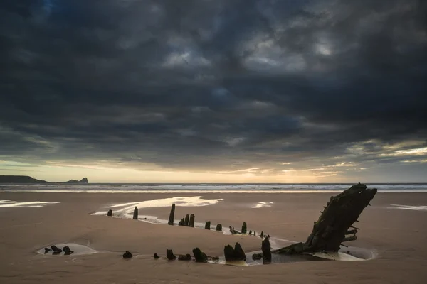 Landscape image of old shipwreck on beach at sunset in Summer — Stock Photo, Image