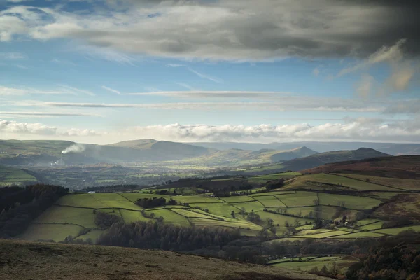 Prachtige Autumn Fall landschap van Hope Valley van Stanage rand — Stockfoto