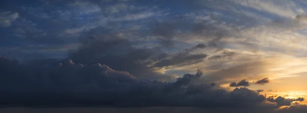 Large vibrant panorama image of stormy sunset sky — Stock Photo, Image