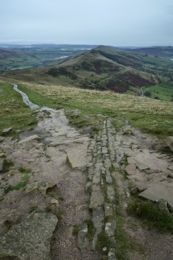 Sabah Mam Tor sonbahar manzarada Peak District