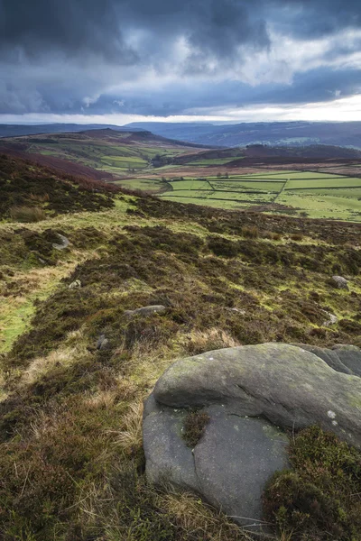 Beautiful late evening Autumn light over Stanage Edge Peak Distr — Stock Photo, Image